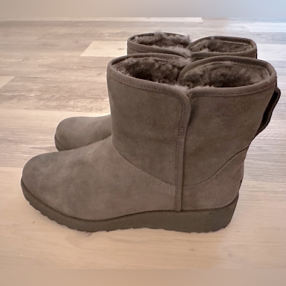UGG Kristen Slim Wedge Short Boot. Sz 10